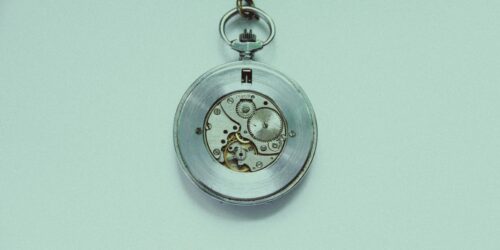 Elegancja w detalu, czyli dlaczego warto wybrać srebrny brelok?